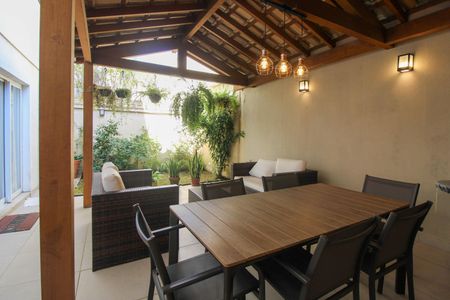 Casa à venda com 252m², 4 quartos e 3 vagasChurrasqueira