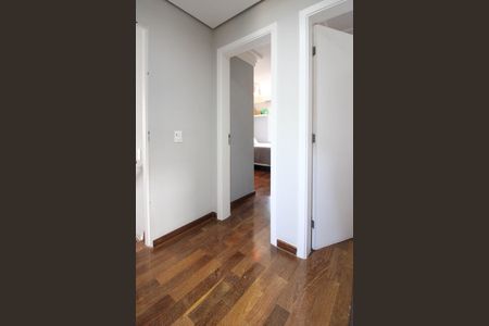 Casa à venda com 252m², 4 quartos e 3 vagasCorredor Suítes 