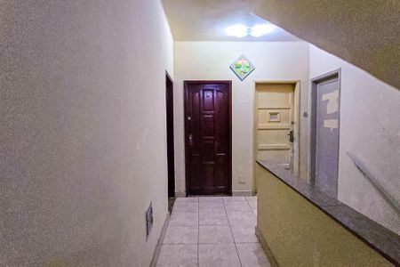 Apartamento à venda com 88m², 3 quartos e 1 vaga Apartamento à venda com 88m², 3 quartos e 1 vagaEscada