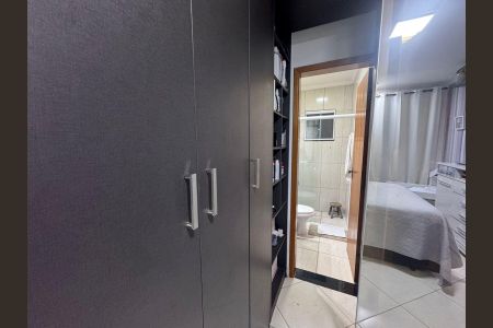 Casa de condomínio à venda com 62m², 3 quartos e 1 vagaQuarto