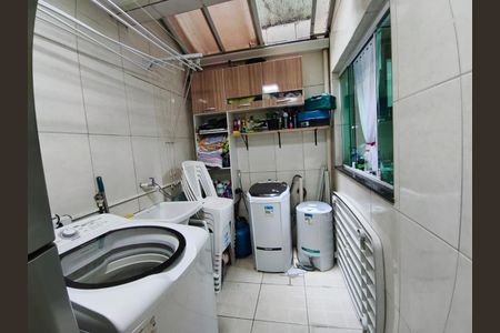 Casa de condomínio à venda com 62m², 3 quartos e 1 vagaÁrea de Serviço