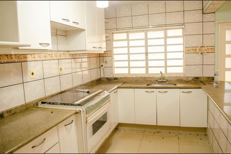 Casa para alugar com 457m², 6 quartos e 5 vagas