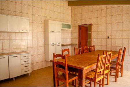 Casa para alugar com 457m², 6 quartos e 5 vagas