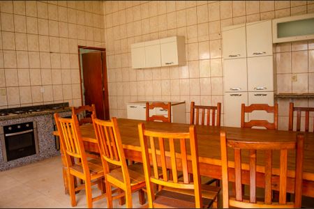 Casa para alugar com 457m², 6 quartos e 5 vagas