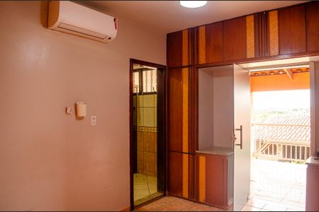 Casa para alugar com 457m², 6 quartos e 5 vagas