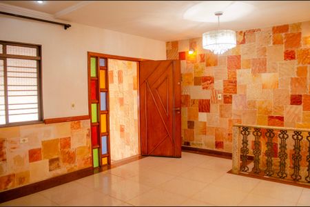 Casa para alugar com 6 quartos, 457m² em Setor Urias Magalhães, Goiânia