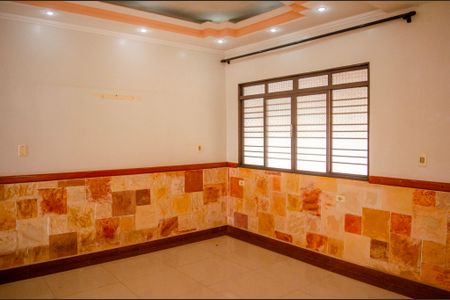 Casa para alugar com 6 quartos, 457m² em Setor Urias Magalhães, Goiânia