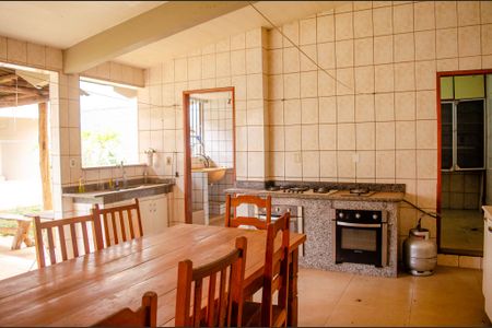 Casa para alugar com 457m², 6 quartos e 5 vagas