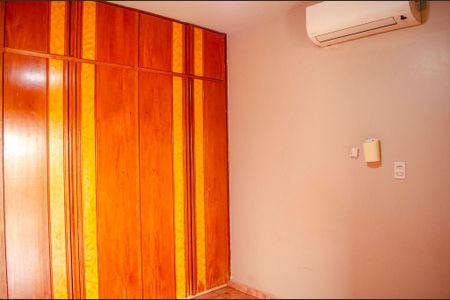 Casa para alugar com 6 quartos, 457m² em Setor Urias Magalhães, Goiânia
