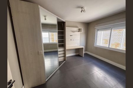 Suíte de apartamento para alugar com 1 quarto, 42m² em São João, Porto Alegre
