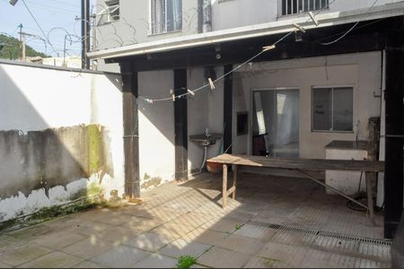 Casa à venda com 110m², 2 quartos e 1 vaga Casa à venda com 110m², 2 quartos e 1 vagaQuintal