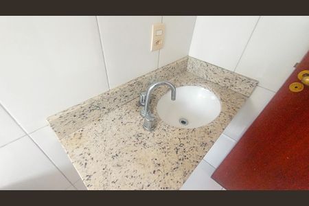 Casa à venda com 110m², 2 quartos e 1 vaga Casa à venda com 110m², 2 quartos e 1 vagaBanheiro