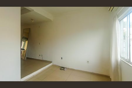 Casa à venda com 110m², 2 quartos e 1 vaga Casa à venda com 110m², 2 quartos e 1 vagaSala