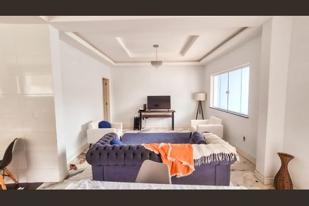 Sala de casa à venda com 5 quartos, 330m² em Vila da Penha, Rio de Janeiro