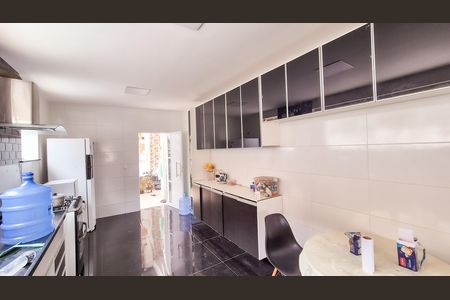 Casa para alugar com 600m², 5 quartos e 1 vagaCozinha 