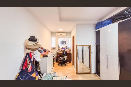 Casa para alugar com 600m², 5 quartos e 1 vagaQuarto 1 Suíte 
