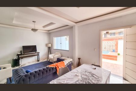 Casa para alugar com 600m², 5 quartos e 1 vagaSala