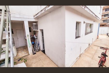 Casa para alugar com 600m², 5 quartos e 1 vagaLateral da Casa 