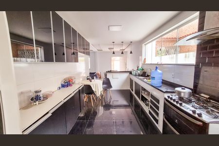 Casa para alugar com 600m², 5 quartos e 1 vagaCozinha 