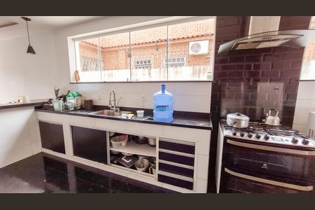 Casa para alugar com 600m², 5 quartos e 1 vagaCozinha 