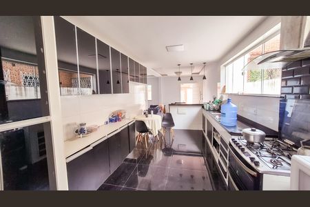 Casa para alugar com 600m², 5 quartos e 1 vagaCozinha 