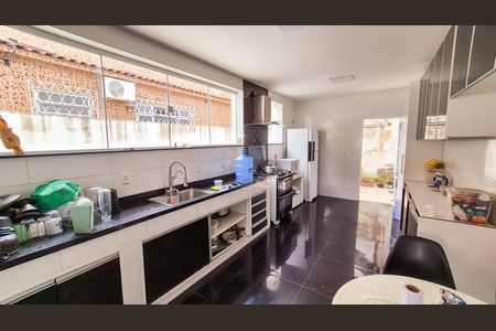 Casa para alugar com 600m², 5 quartos e 1 vagaCozinha 