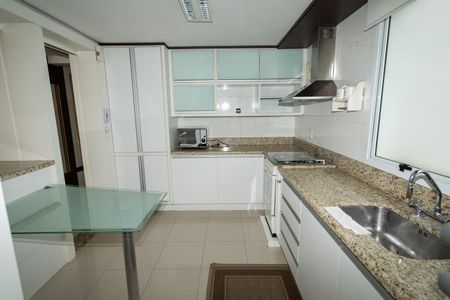 Apartamento para alugar com 136m², 3 quartos e 2 vagasCozinha