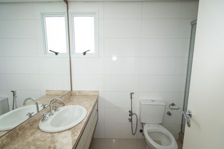 Banheiro social de apartamento para alugar com 3 quartos, 136m² em Petrópolis, Porto Alegre