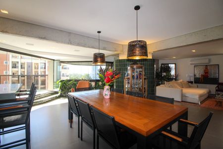 Apartamento à venda com 248m², 3 quartos e 4 vagas Apartamento à venda com 248m², 3 quartos e 4 vagasSala