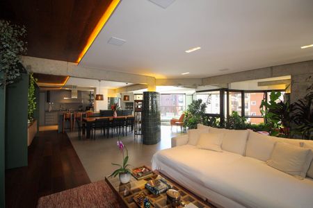 Apartamento à venda com 248m², 3 quartos e 4 vagas Apartamento à venda com 248m², 3 quartos e 4 vagasSala