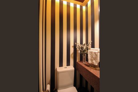 Apartamento à venda com 248m², 3 quartos e 4 vagas Apartamento à venda com 248m², 3 quartos e 4 vagasLavabo