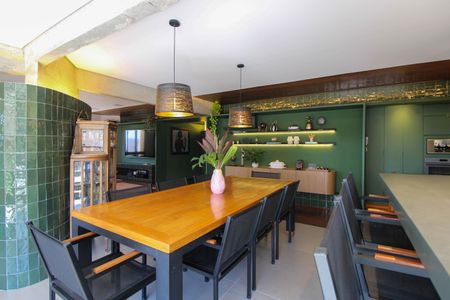 Apartamento à venda com 248m², 3 quartos e 4 vagas Apartamento à venda com 248m², 3 quartos e 4 vagasSala