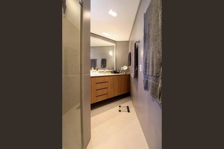 Apartamento à venda com 248m², 3 quartos e 4 vagas Apartamento à venda com 248m², 3 quartos e 4 vagasBanheiro Suíte 1