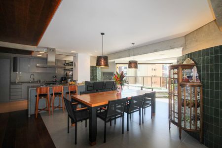 Apartamento à venda com 248m², 3 quartos e 4 vagas Apartamento à venda com 248m², 3 quartos e 4 vagasSala
