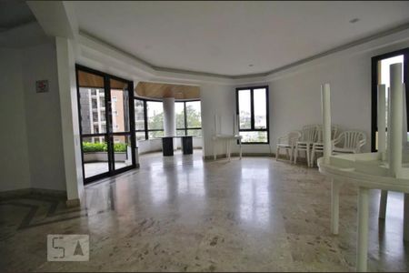 Apartamento à venda com 248m², 3 quartos e 4 vagas Apartamento à venda com 248m², 3 quartos e 4 vagasSalão de Festas
