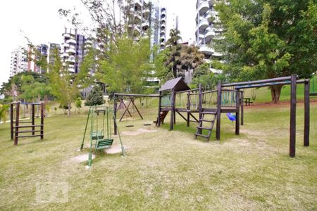Apartamento à venda com 248m², 3 quartos e 4 vagas Apartamento à venda com 248m², 3 quartos e 4 vagasPlayground