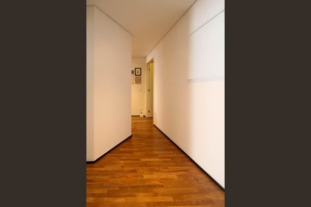 Apartamento à venda com 248m², 3 quartos e 4 vagas Apartamento à venda com 248m², 3 quartos e 4 vagasCorredor