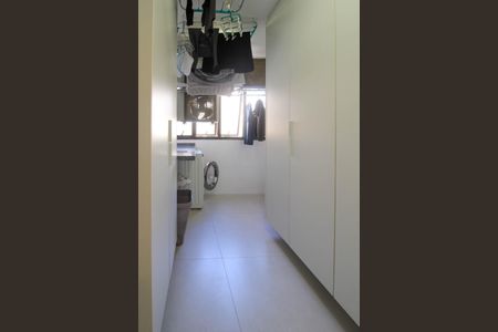 Apartamento à venda com 248m², 3 quartos e 4 vagas Apartamento à venda com 248m², 3 quartos e 4 vagasÁrea de Serviço