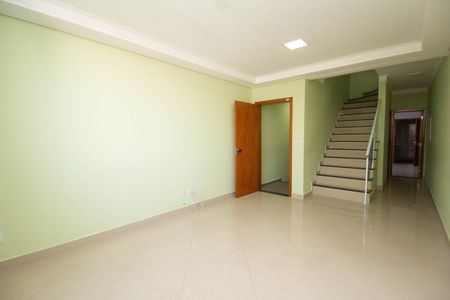 Casa para alugar com 116m², 3 quartos e 2 vagas Casa para alugar com 116m², 3 quartos e 2 vagasSala