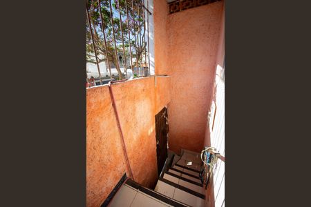 Casa para alugar com 54m², 2 quartos e sem vaga Casa para alugar com 54m², 2 quartos e sem vagaEscada
