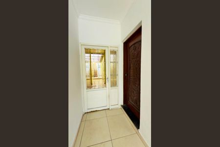 Casa à venda com 125m², 3 quartos e 2 vagas Casa à venda com 125m², 3 quartos e 2 vagasPorta