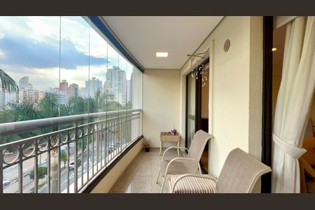 Apartamento para alugar com 165m², 4 quartos e 2 vagas Apartamento para alugar com 165m², 4 quartos e 2 vagasVaranda