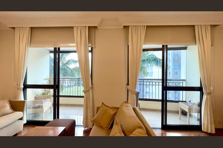 Apartamento para alugar com 165m², 4 quartos e 2 vagas Apartamento para alugar com 165m², 4 quartos e 2 vagasVaranda