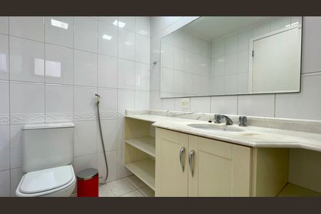 Apartamento para alugar com 165m², 4 quartos e 2 vagas Apartamento para alugar com 165m², 4 quartos e 2 vagasBanheiro da Suíte 2