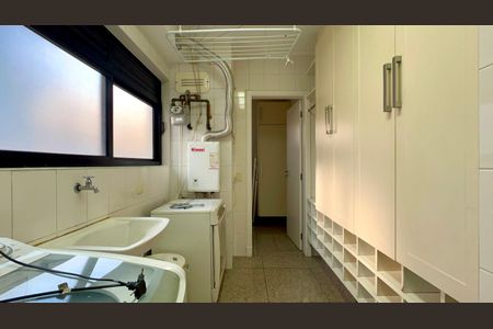 Apartamento para alugar com 165m², 4 quartos e 2 vagas Apartamento para alugar com 165m², 4 quartos e 2 vagasBanheiro de serviço