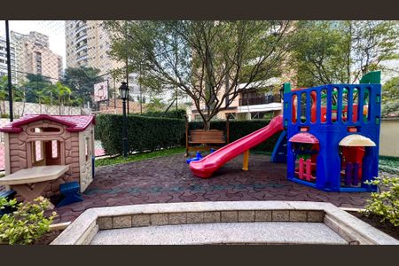 Apartamento para alugar com 165m², 4 quartos e 2 vagas Apartamento para alugar com 165m², 4 quartos e 2 vagasPlayground
