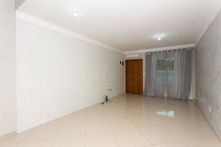 Casa para alugar com 240m², 3 quartos e 5 vagas Casa para alugar com 240m², 3 quartos e 5 vagasSala
