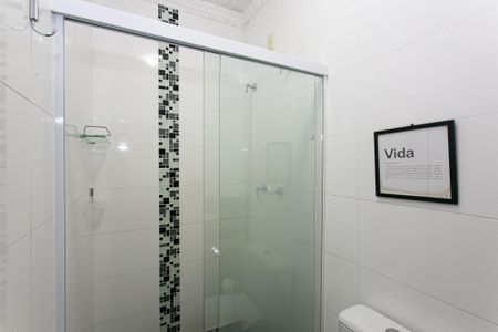 Casa para alugar com 240m², 3 quartos e 5 vagas Casa para alugar com 240m², 3 quartos e 5 vagasBanheiro da Suíte 1