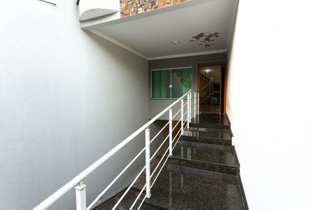Casa para alugar com 240m², 3 quartos e 5 vagas Casa para alugar com 240m², 3 quartos e 5 vagasFachada