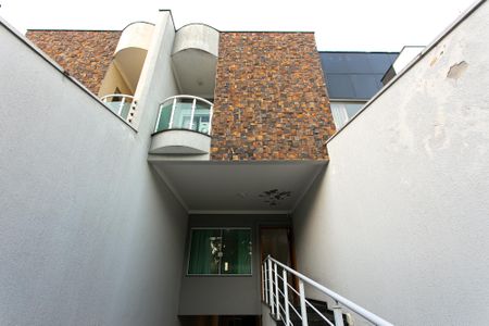 Casa para alugar com 240m², 3 quartos e 5 vagas Casa para alugar com 240m², 3 quartos e 5 vagasFachada